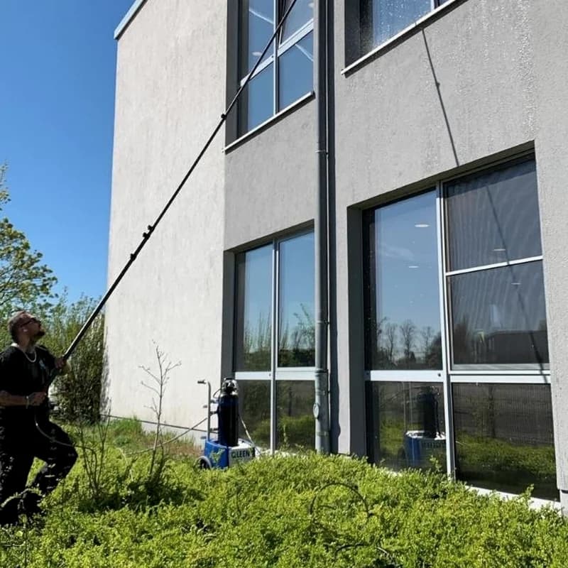 Glasreinigung im Einsatz
